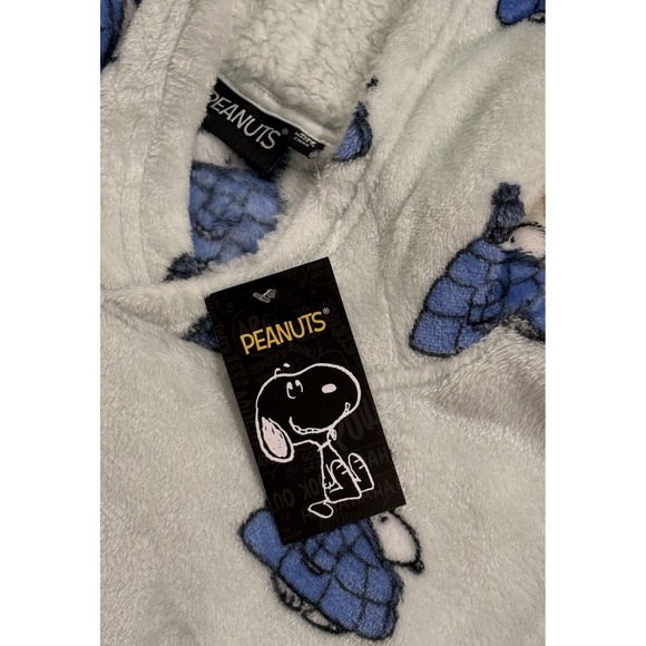 Peanuts Snoopy Puffer Coat One Size  Blanket Hoodie Cozy Christmas New - Picture 3 of 3